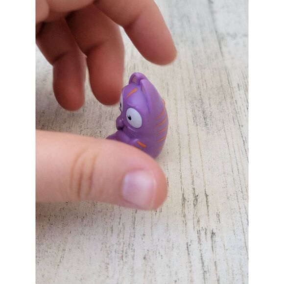 Lost Kitties Series 2 Sid mini toy figure purple cat - Picture 2 of 5
